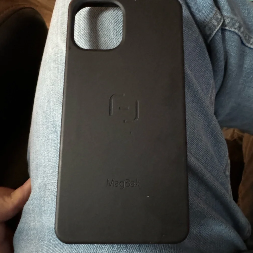 Magbak case & wallet/cardholder. Like new. Black.